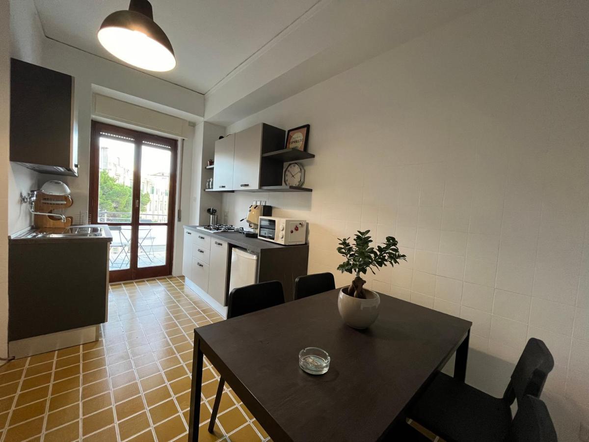 Balcony House Apartment *
